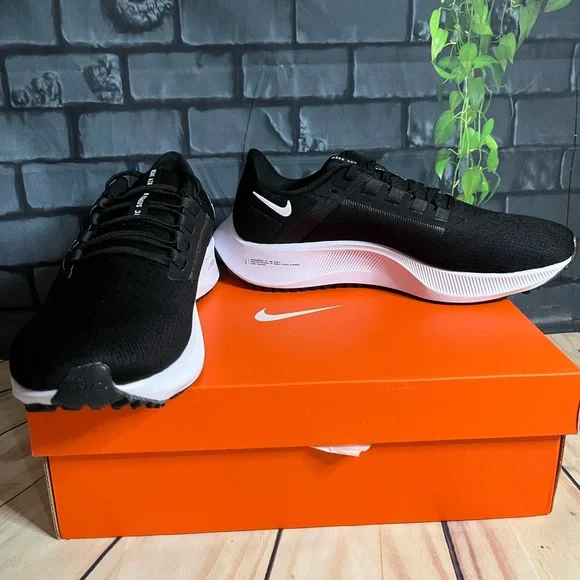 Nike Air Zoom Pegasus 38 - Picture 2 of 10